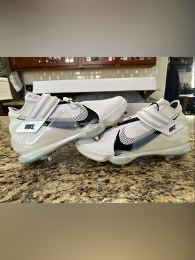 NWT Nike Force Zoom Trout White & Black Baseball Cleats (metals)